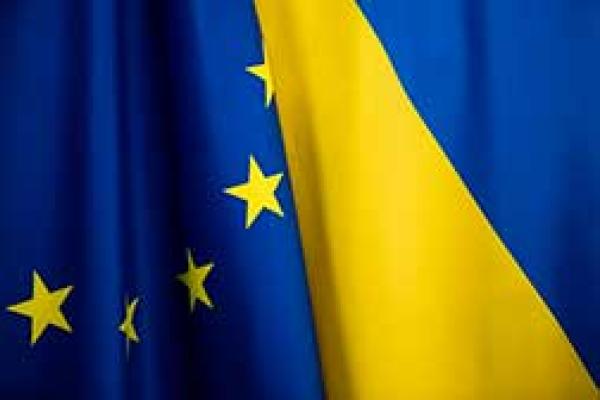 Flags_EU-Ukraine-small